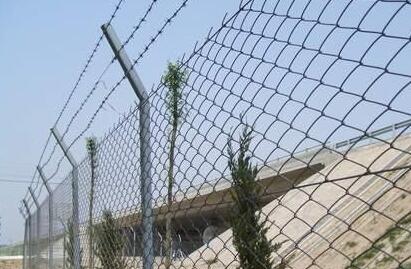 高速公路護欄網(wǎng).jpg 高速公路護欄網(wǎng).jpg