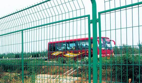 高速公路護欄網(wǎng).jpg 高速公路護欄網(wǎng).jpg