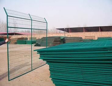 高速公路護欄網(wǎng).jpg 高速公路護欄網(wǎng).jpg