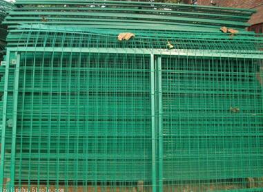 高速公路護(hù)欄網(wǎng).jpg 高速公路護(hù)欄網(wǎng).jpg